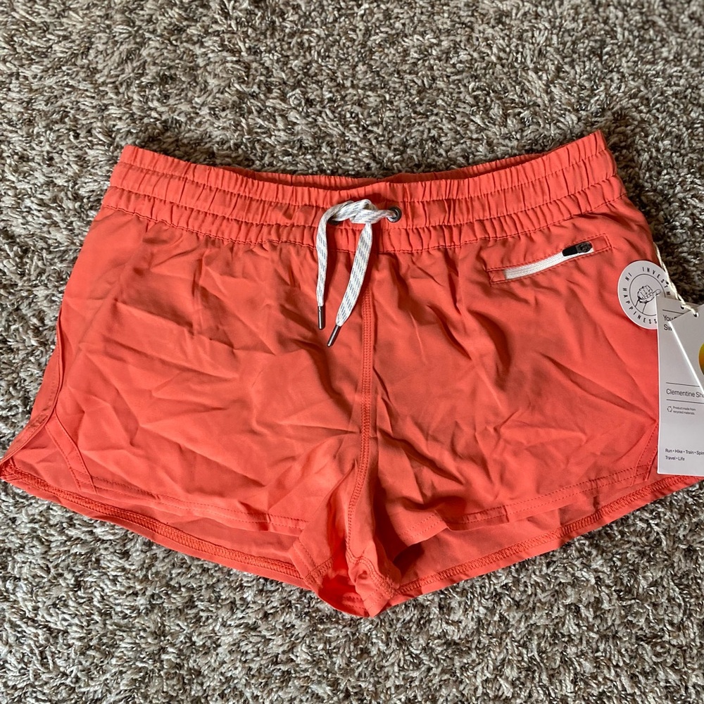 NWT Vuori Clementine Short Grapefruit Size Medium